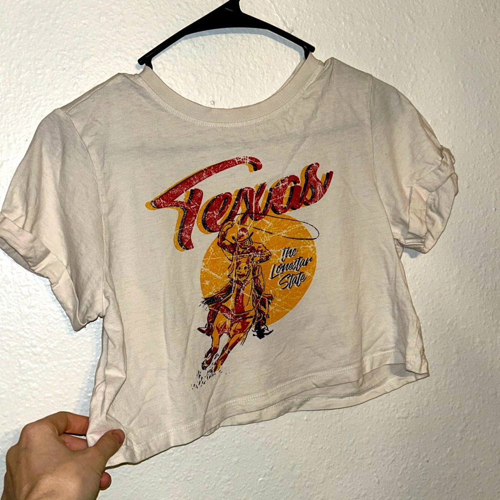 Vibe N’ Texas crop top. Small, stitched fold sleeves.